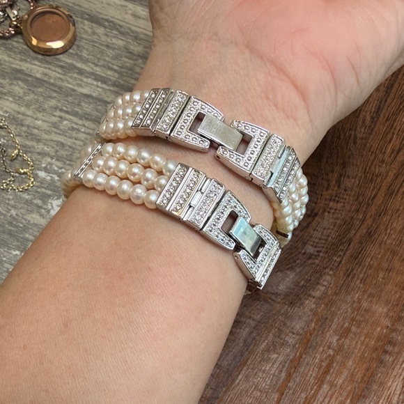 Croton Pearl and Silver Watch & Bracelet set - Picture 7 of 7